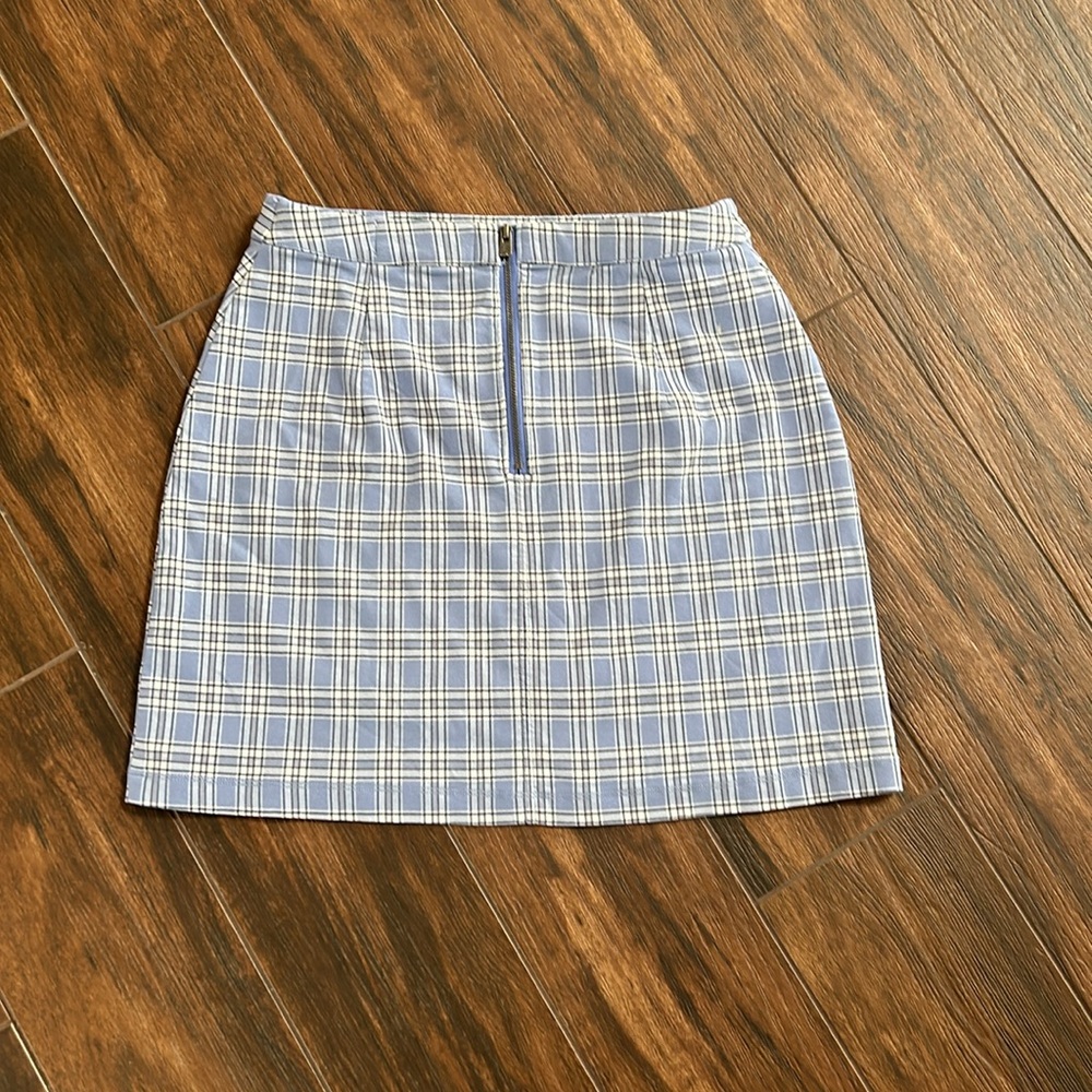 Like New Hollister plaid skirt M - Picture 2 of 8
